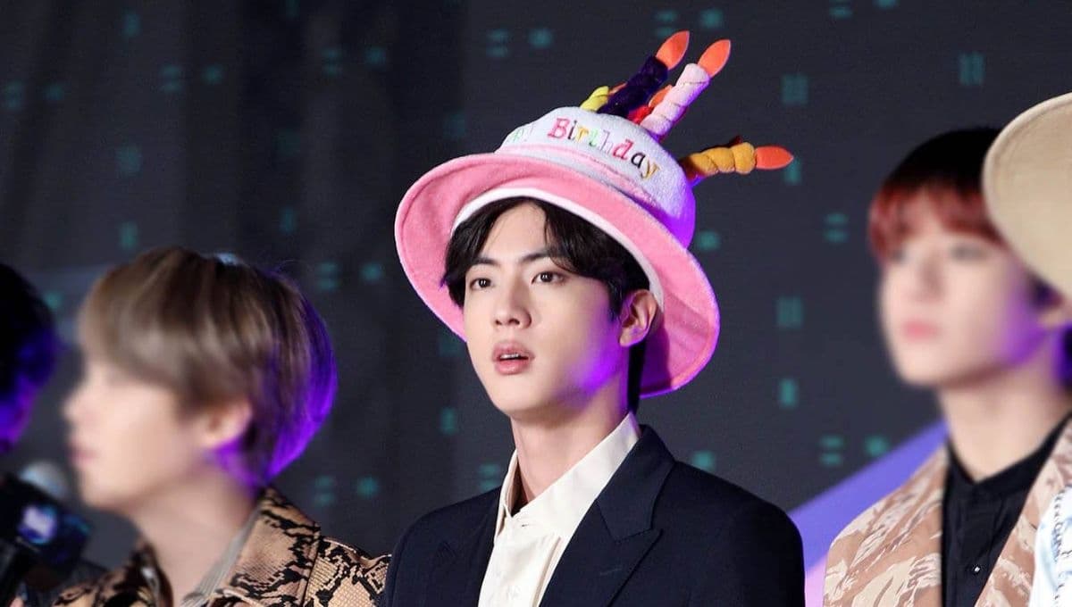 BTS: El disfraz de plátano que Jin quiere olvidar y que el INTERNET no suelta (FOTO)
