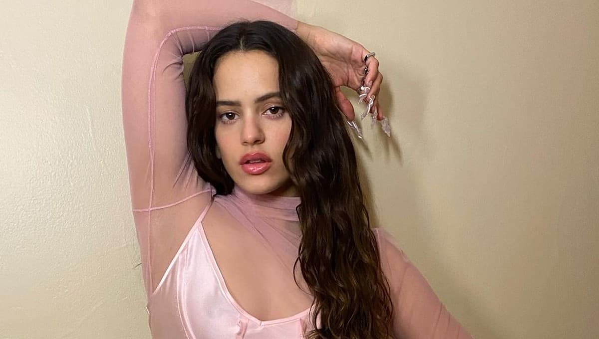Rosalía anuncia su NUEVO disco, ‘MOTOMAMI’, con increíble VIDEO lleno de brillo