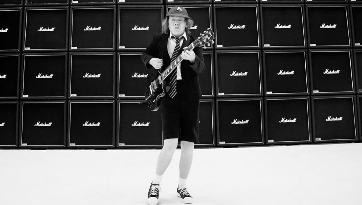 ‘Highway to Hell’ de AC/DC nació inesperadamente mientras Angus Young estaba en el BAÑO (VIDEO)