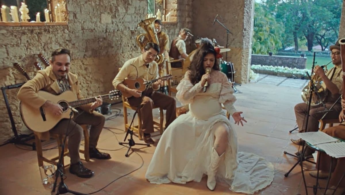 Mon Laferte presume su embarazo en el ‘Tiny Desk’, desde el Pueblo Mágico de Tepoztlán | VIDEO