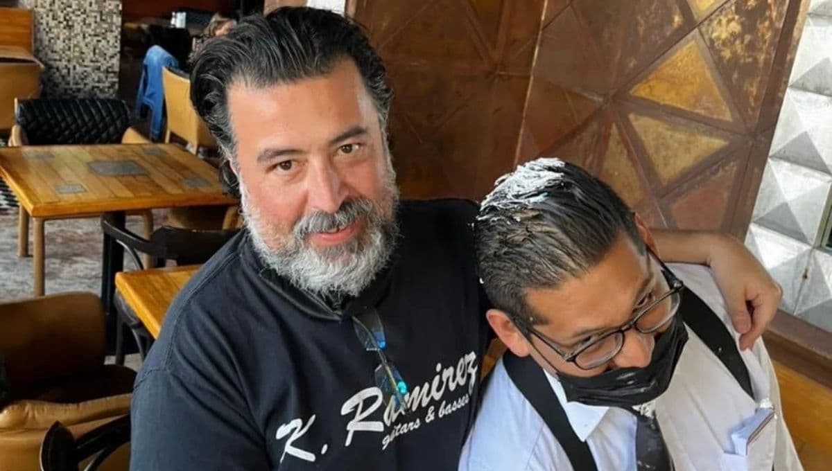Integrante de Molotov es críticado por dar pastelazo a un mesero | VIDEO