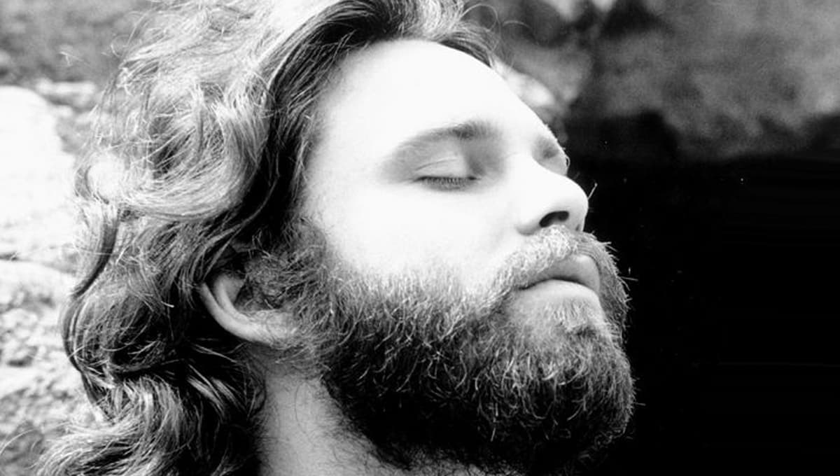 Los poemas ocultos de Jim Morrison que superan cualquier canción de The Doors