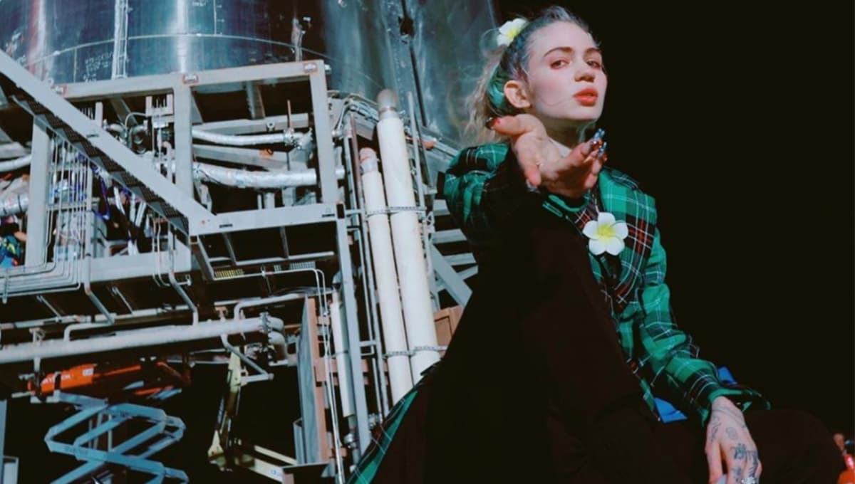 Grimes asegura que DISFRUTA estar contagiada de COVID-19