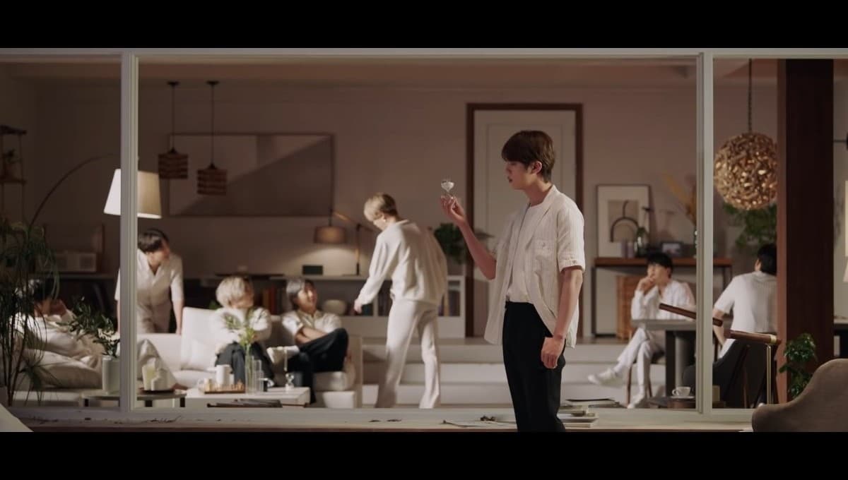 BTS libera ‘Film out’ y ARMY comienza con las teorías sobre el video ¿quién los salvará?