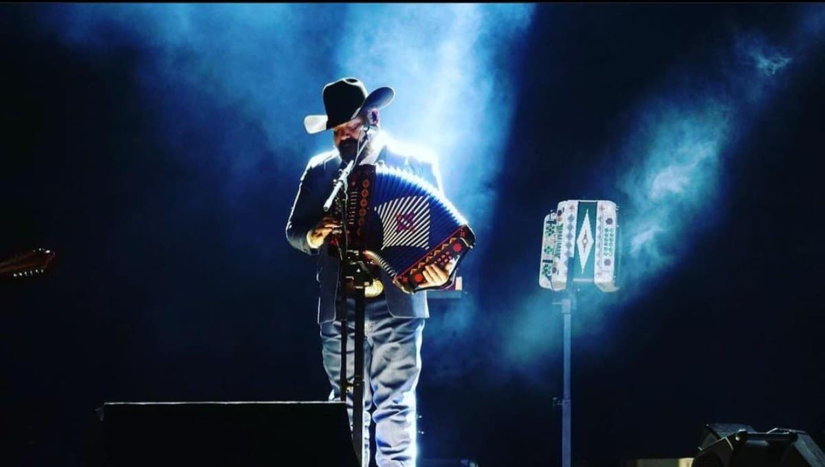 Vocalista de Intocable se sincera y revela la enfermedad que no lo deja cantar | VIDEO