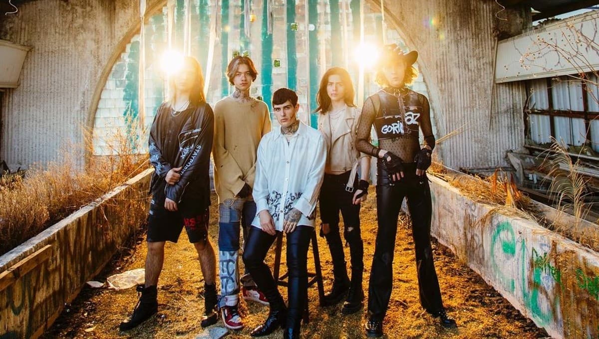Wiplash y Adriel Favela exploran el rock tumbado con ‘Aprendiendo a amar’