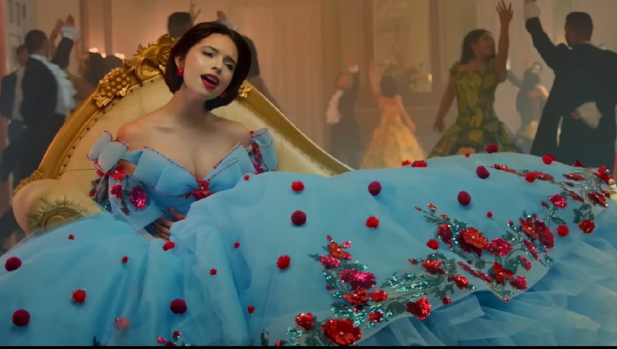 Ángela Aguilar – Se disfrazó: Letra y Video Oficial