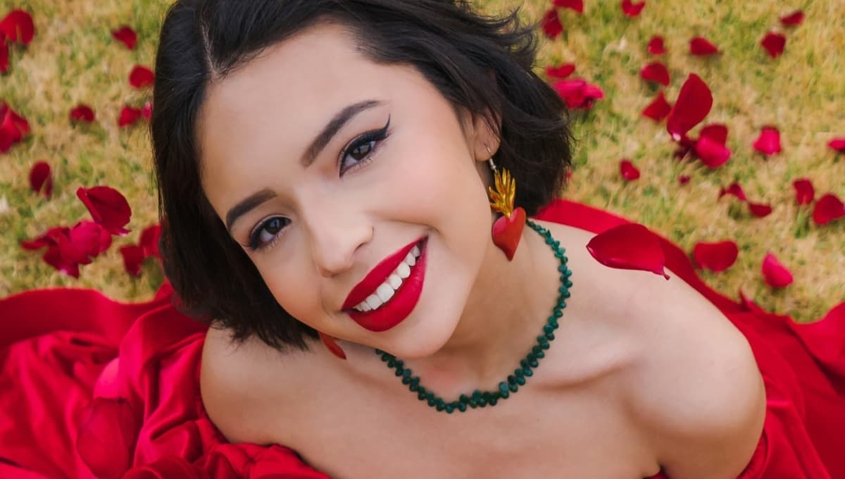 Las mejores poses de Ángela Aguilar para presumir tu sonrisa en fotos