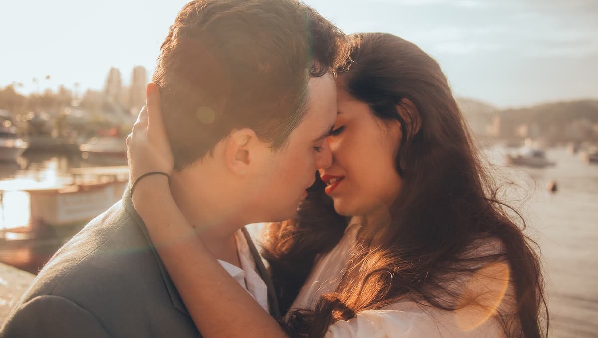 5 canciones para agarrarte a tu pareja en el Día Internacional del Beso