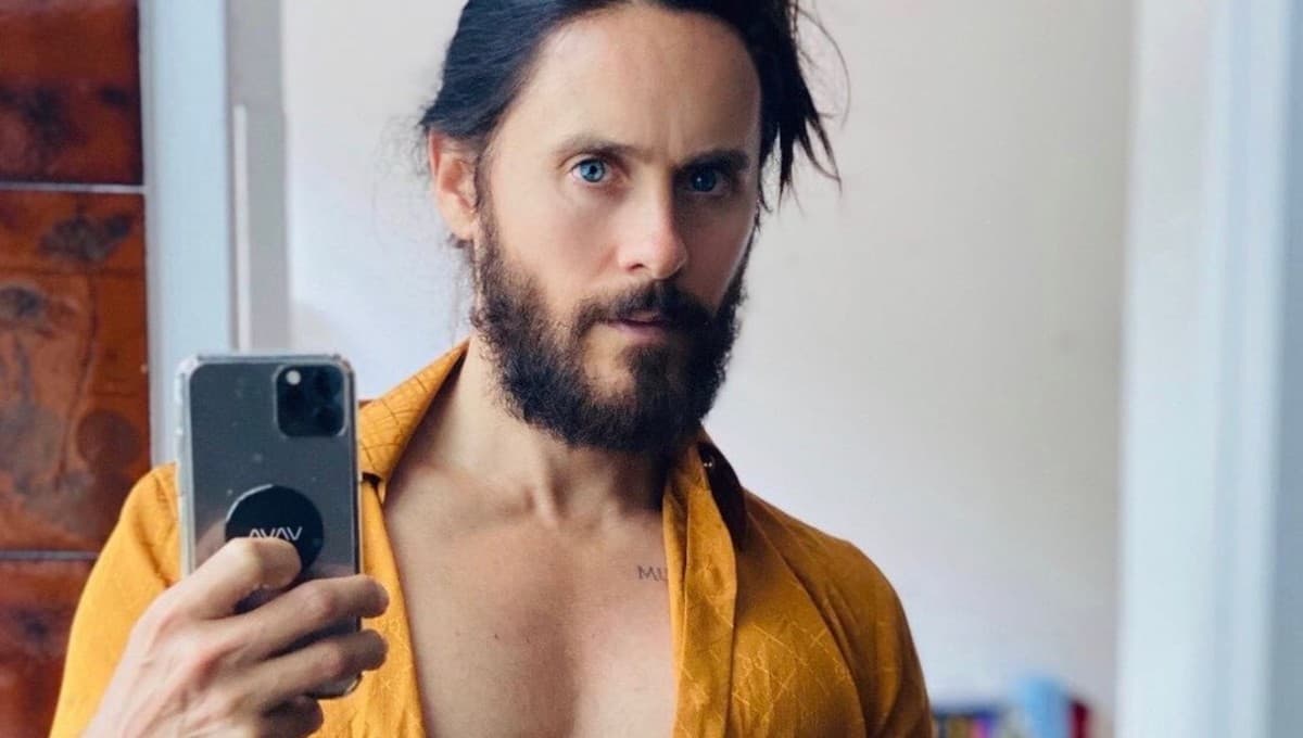 Jared Leto comparte su EFECTIVA rutina de ejercicio para marcar el abdomen