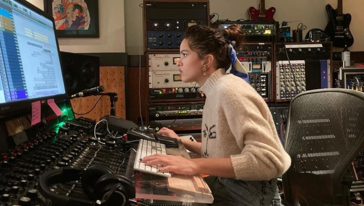 El tercer disco de Rosalía no estará listo para el 2021