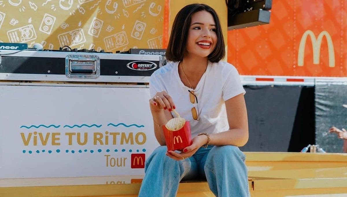 Los 5 mejores outfits de Ángela Aguilar para usar jeans a la cintura