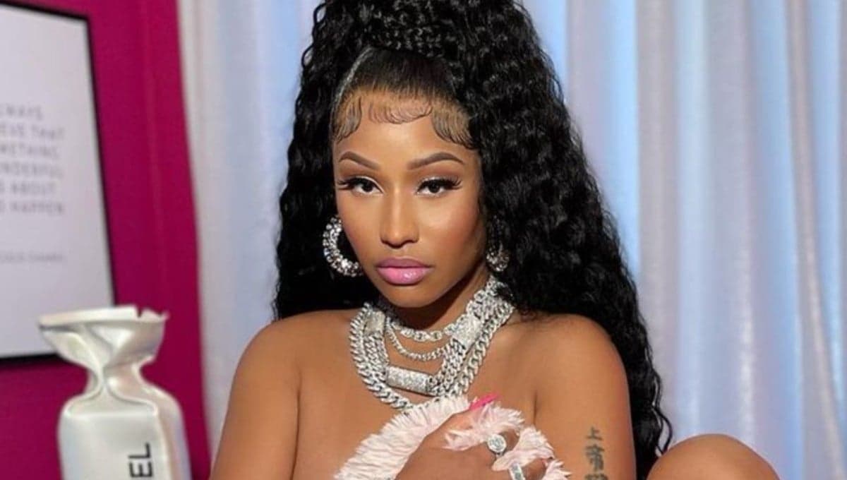 En FOTO topless, Nicki Minaj anuncia el disco ‘Beam Me Up Scotty’