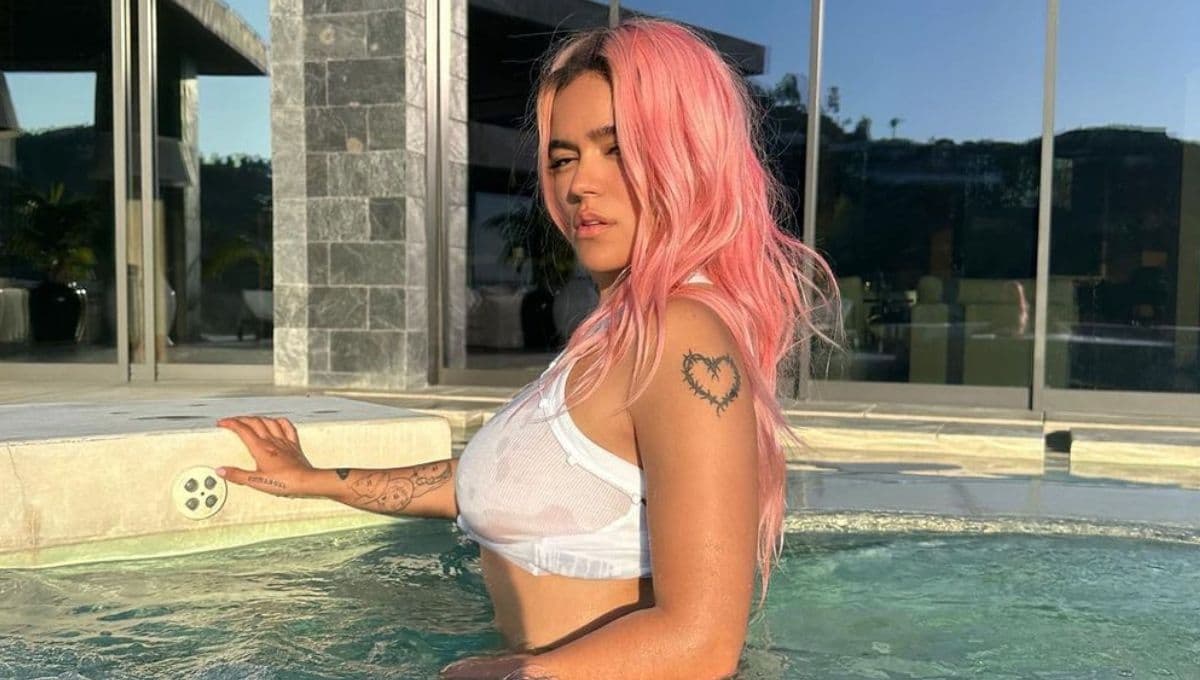 3 ejercicios en casa para tener pechos definidos y firmes como Karol G