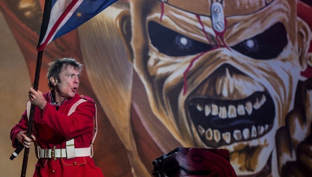 Bruce Dickinson se operó la cadera para seguir de gira con Iron Maiden