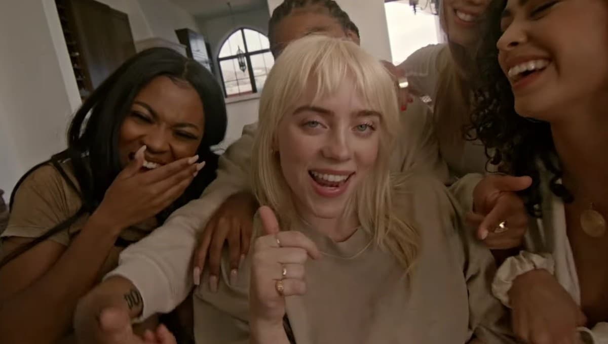 Billie Eilish crea una desenfrenada pijama en ‘Lost Cause’, y los MEMES festejan con ella