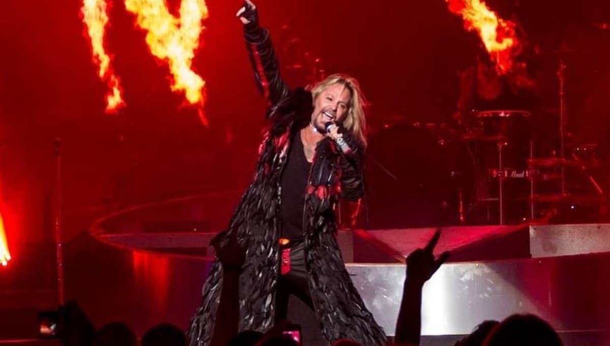 Vince Neil, cantante de Mötley Crüe, fracasa en su primer concierto: ‘Me he quedado sin mi voz’