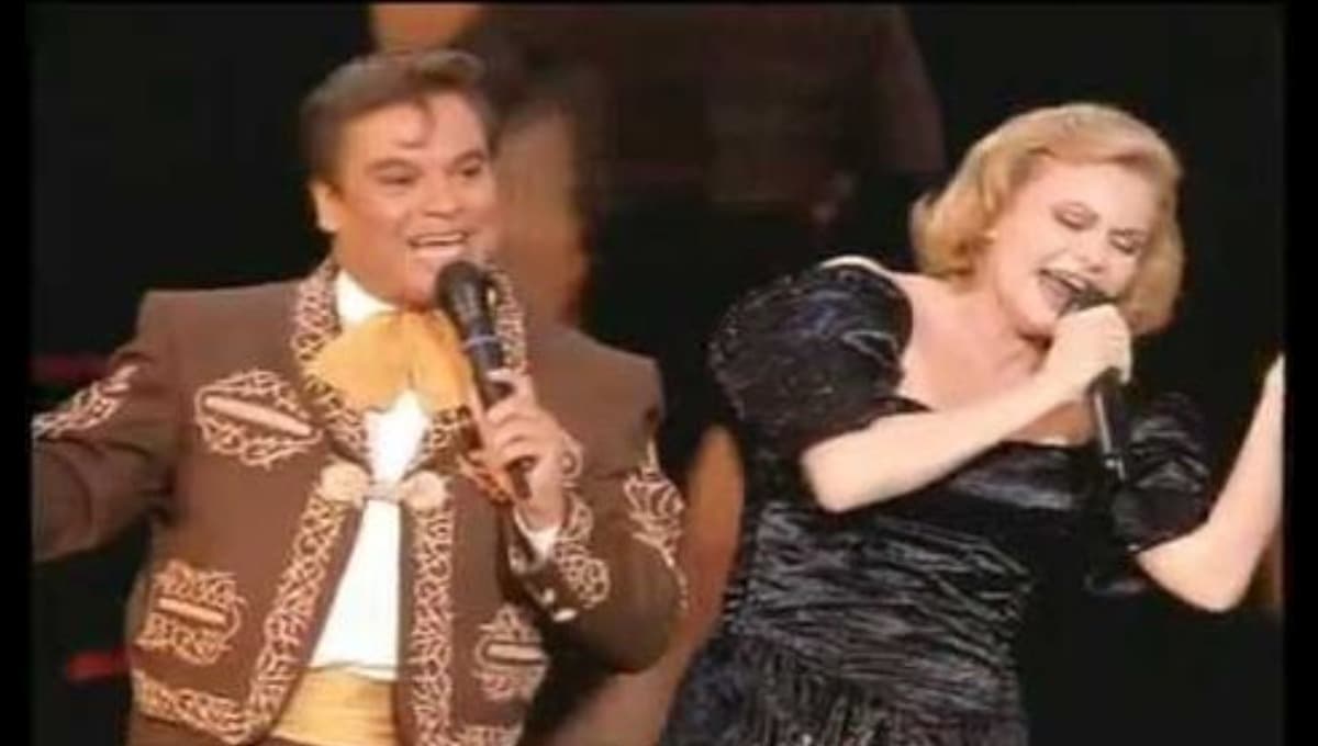 3 canciones de Juan Gabriel para cantar en pareja en un karaoke