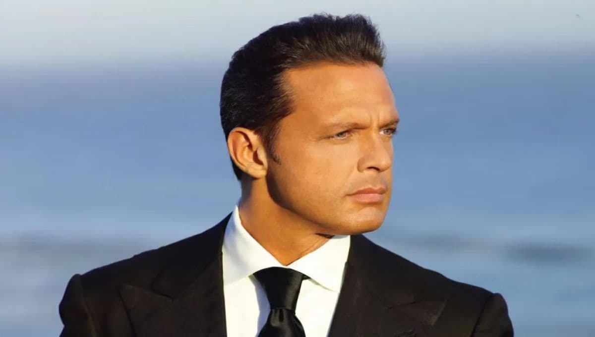 Luis Miguel es besado por una niña en pleno concierto