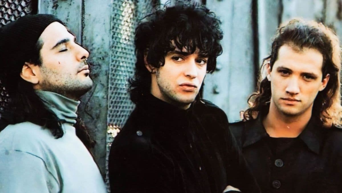 ¿Cuál es la mejor canción de Soda Stereo Persiana Americana o De música Ligera??