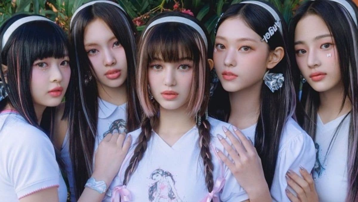 5 outfits Y2K inspirados en NewJeans para su concierto en el Music Bank en México