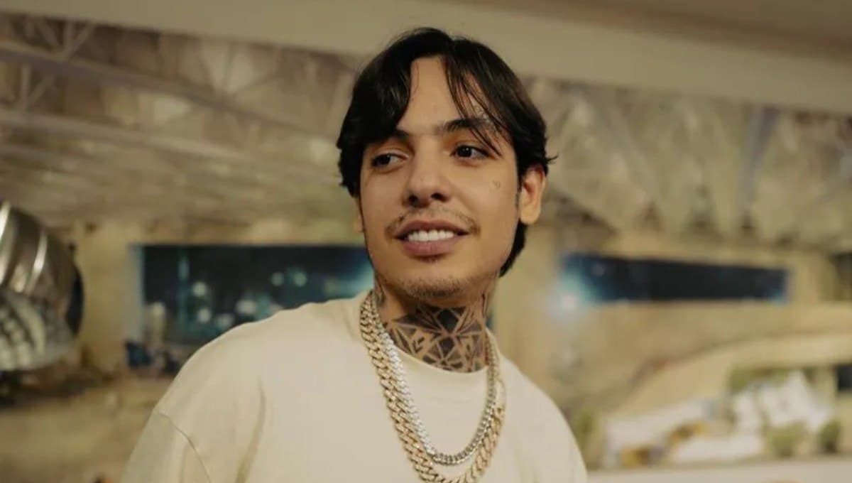 5 canciones de Natanael Cano perfectas para escuchar mientras levantas el tiradero de tu cuarto