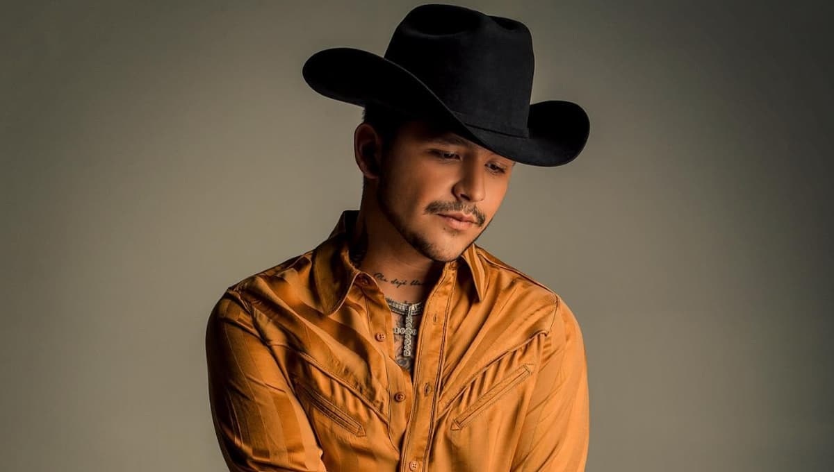 5 canciones de Christian Nodal con mariachi para escuchar mientras lavas el baño