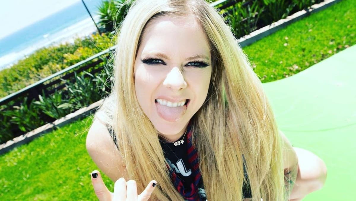 Avril Lavigne debuta en TikTok con nueva versión de ‘Sk8er Boi’ y enloquece a sus fans (VIDEO)