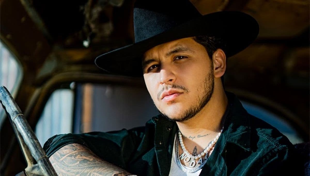 3 canciones de Christian Nodal para conquistar a una mujer