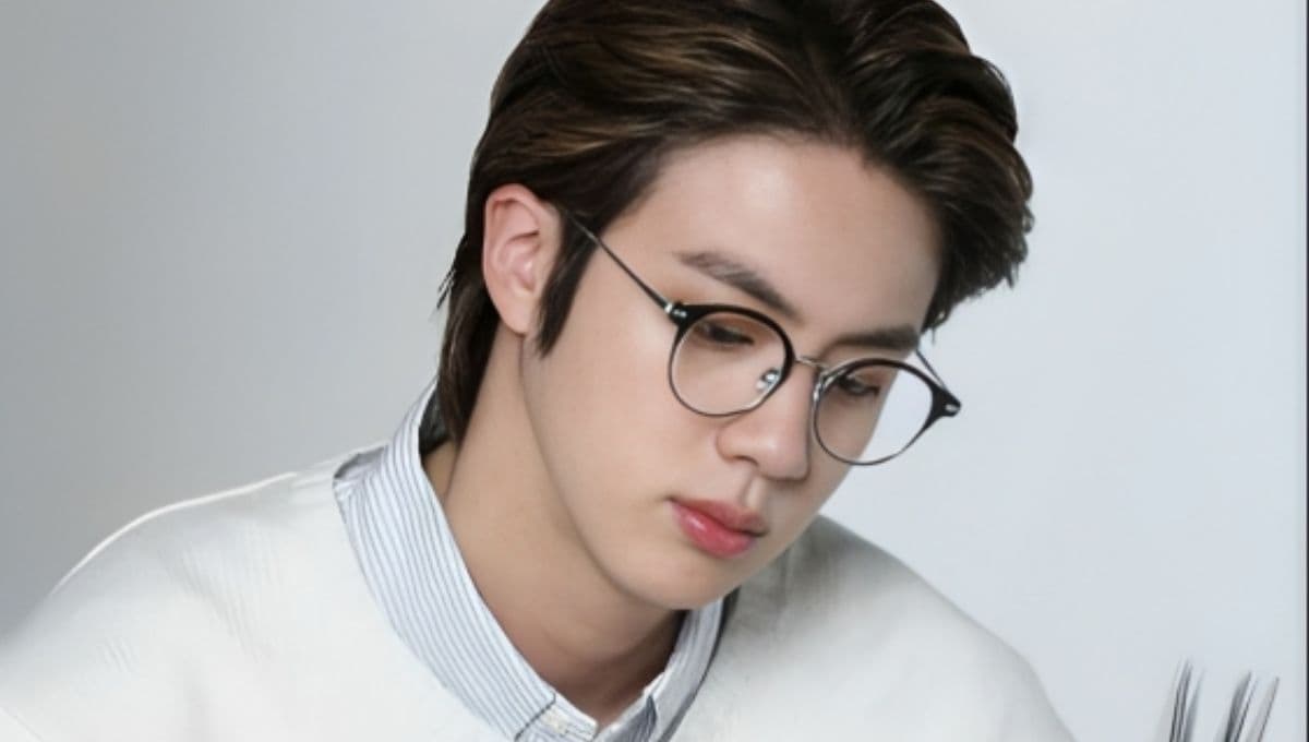5 fotos de Jin con lentes para suspirar de amor por el hyung de BTS