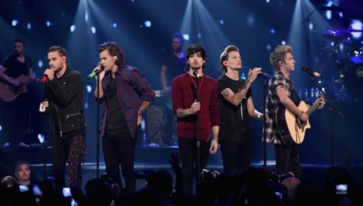 Las 5 supersticiones más RARAS que hacen algunos cantantes antes de subir al escenario