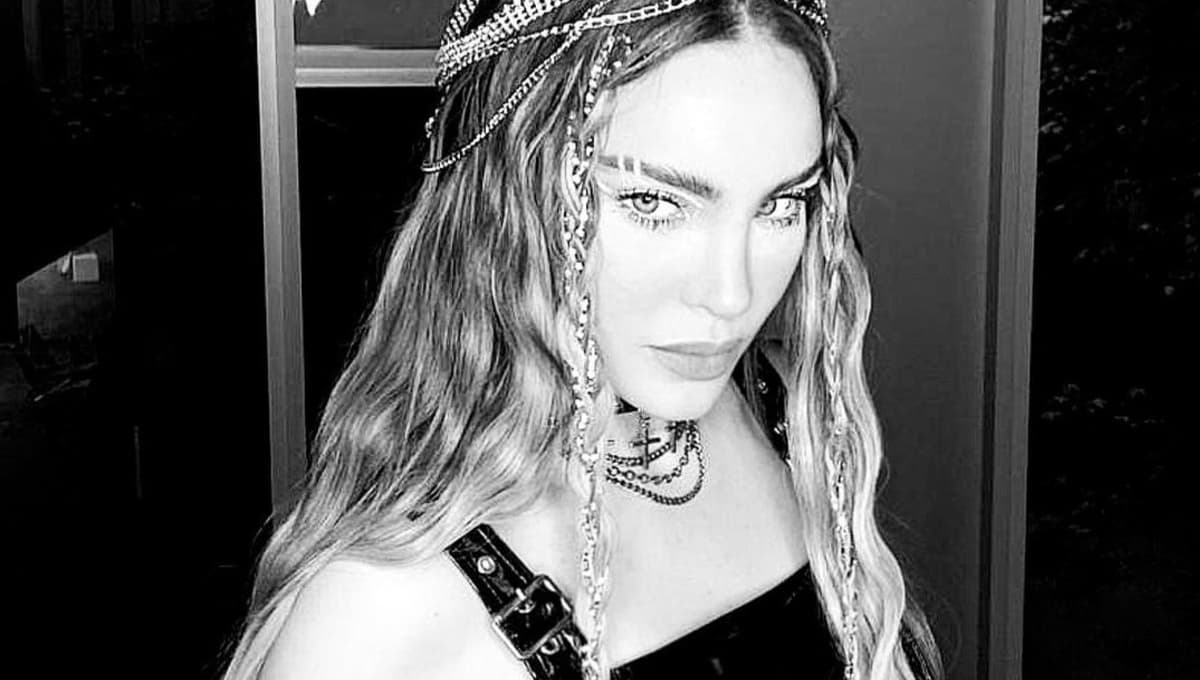Belinda acaba con los rumores de embarazo al presumir su increíble abdomen en FOTO