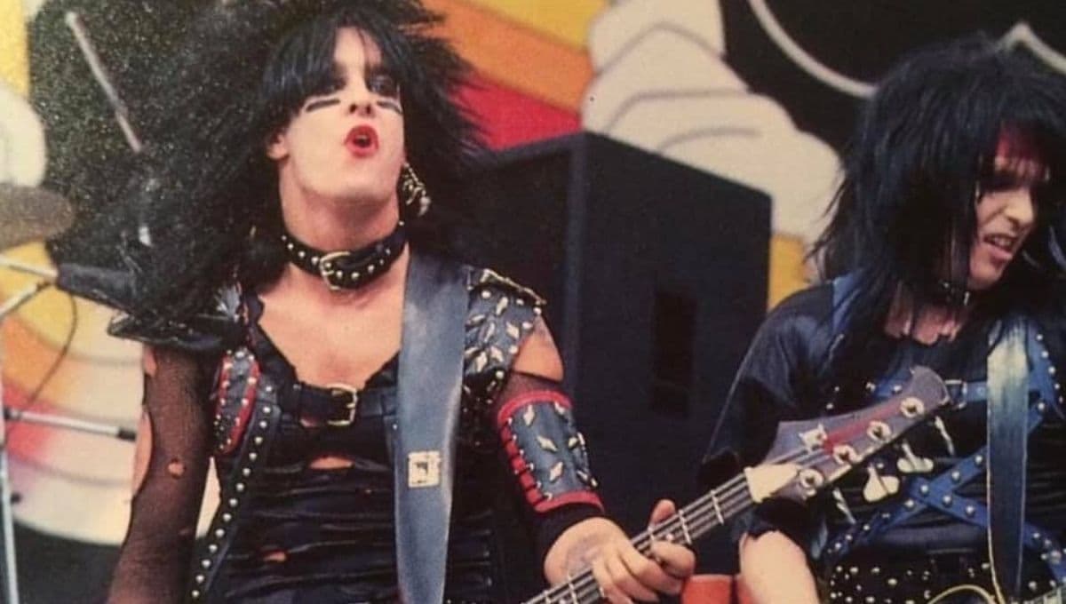 Mötley Crüe: El día que Nikki Six le rompió la nariz con un bajo a un fan durante un concierto en México (VIDEO)