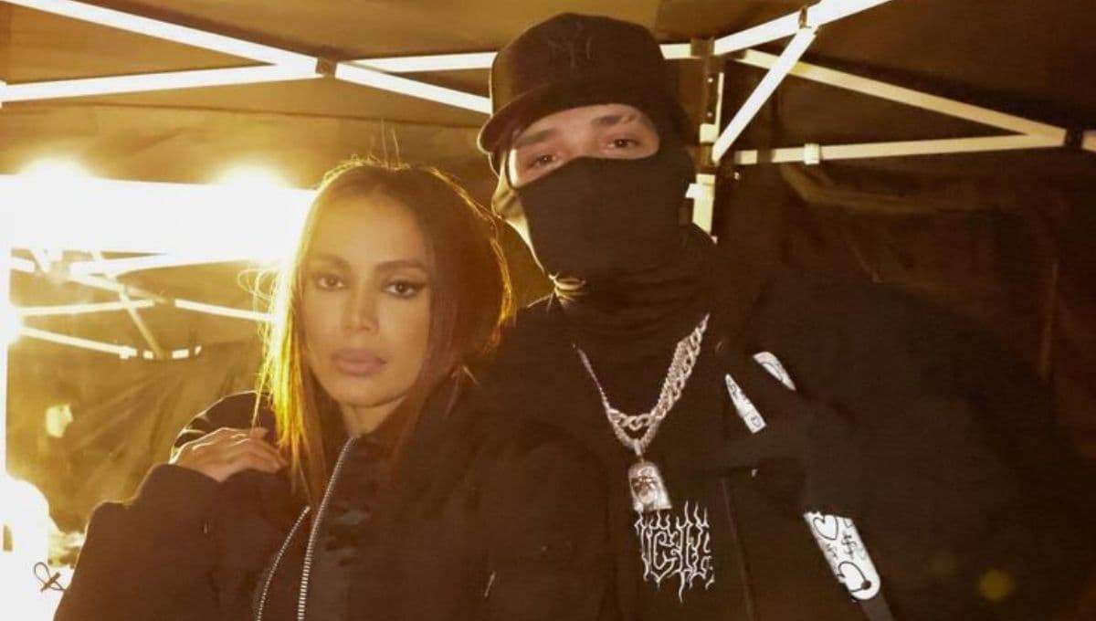 ¿Peso Pluma y Anitta son novios? captan a los cantantes muy románticos en un restaurante