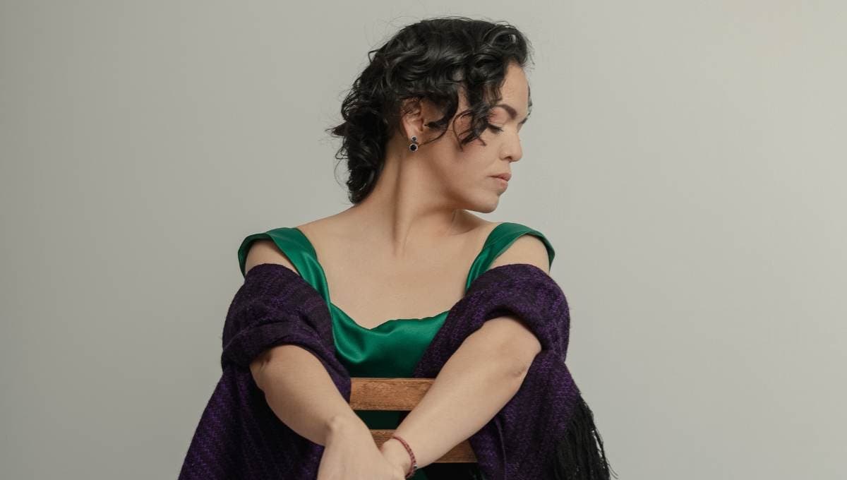 Leslie Aguirre-Baehr llega a la CDMX con su concierto “Historias Musicales: Tributo a Cantautores Hispanos”