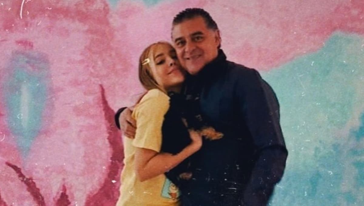 ¿A qué se dedica el papá de Danna Paola? La cantante lo exhibe en su documental ‘Tenemos que hablar’