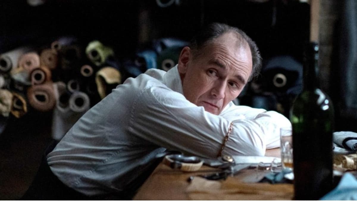 Soundtrack completo de ‘El sastre de la mafia’, la película de acción más popular en Netflix
