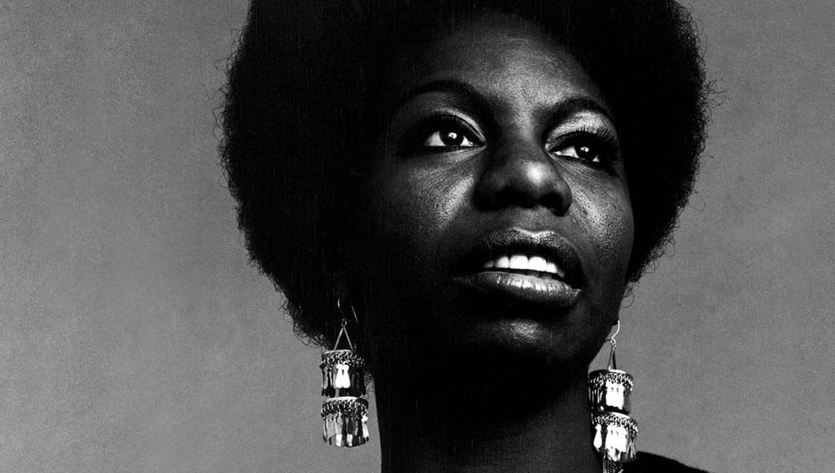 Nina Simone: la HISTORIA de la cantante de jazz que luchó contra el racismo