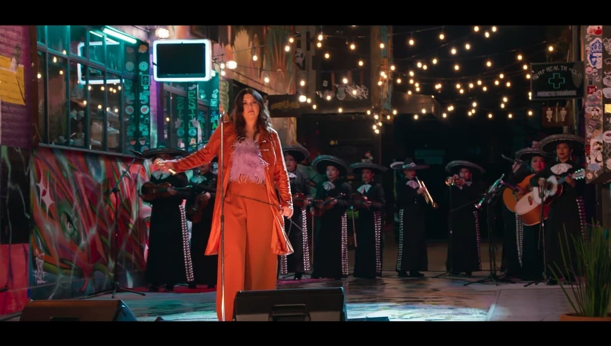 ¿Con qué se pega un corazón? – Yuridia: letra y video oficial