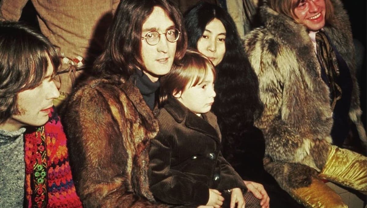 La frágil relación de John Lennon con su hijo Julian que NUNCA pudo sanar