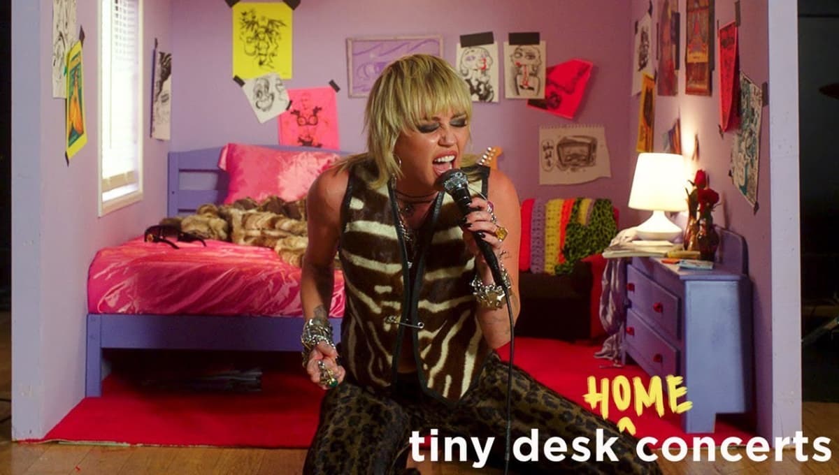 Miley Cyrus ofrece un INCREÍBLE concierto en Tiny Desk (VIDEO)