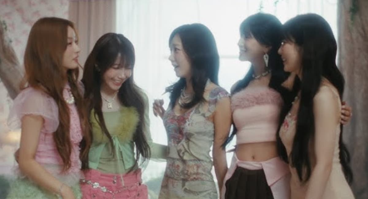 'Love me more' de Apink