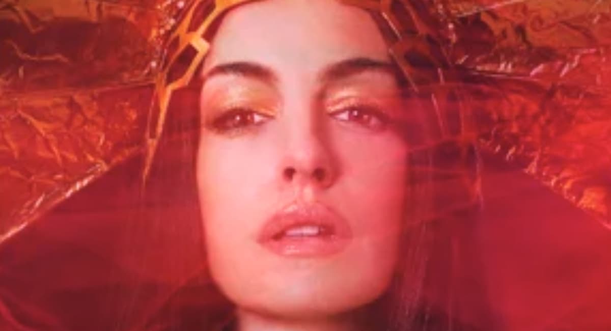 'Burial' de Anne Hathaway