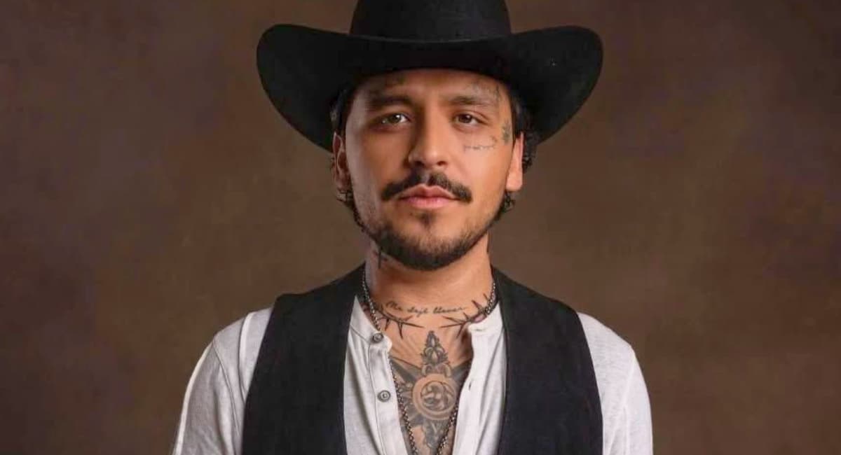 Christian Nodal copia 'Red Red Wine' de Neil Diamond